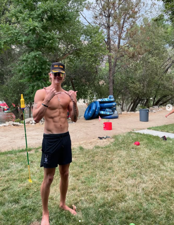 ciao. ciao. members only hat.